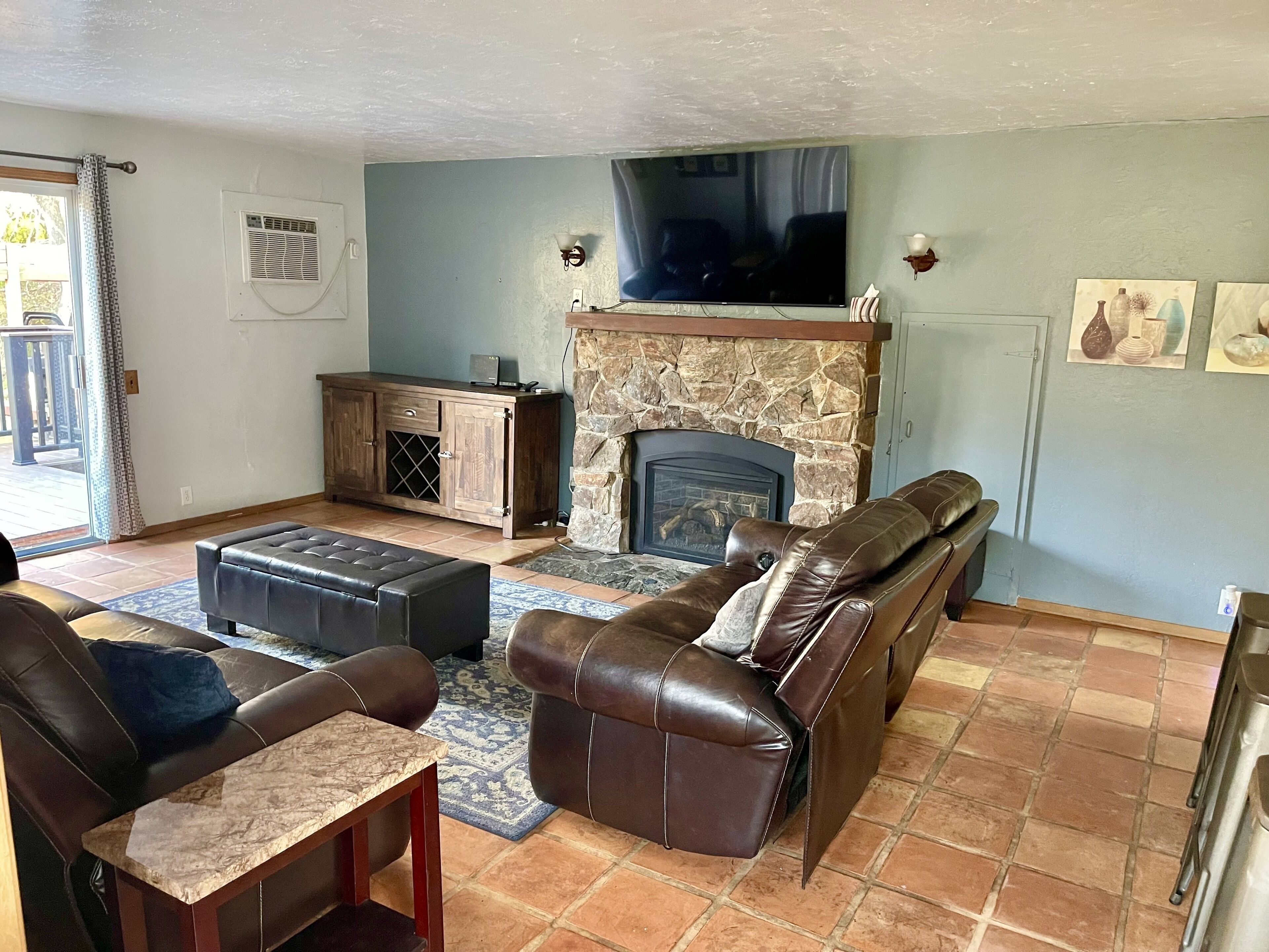 Mountain Sierra Home One Mile From National Park Entrance...with Pool!