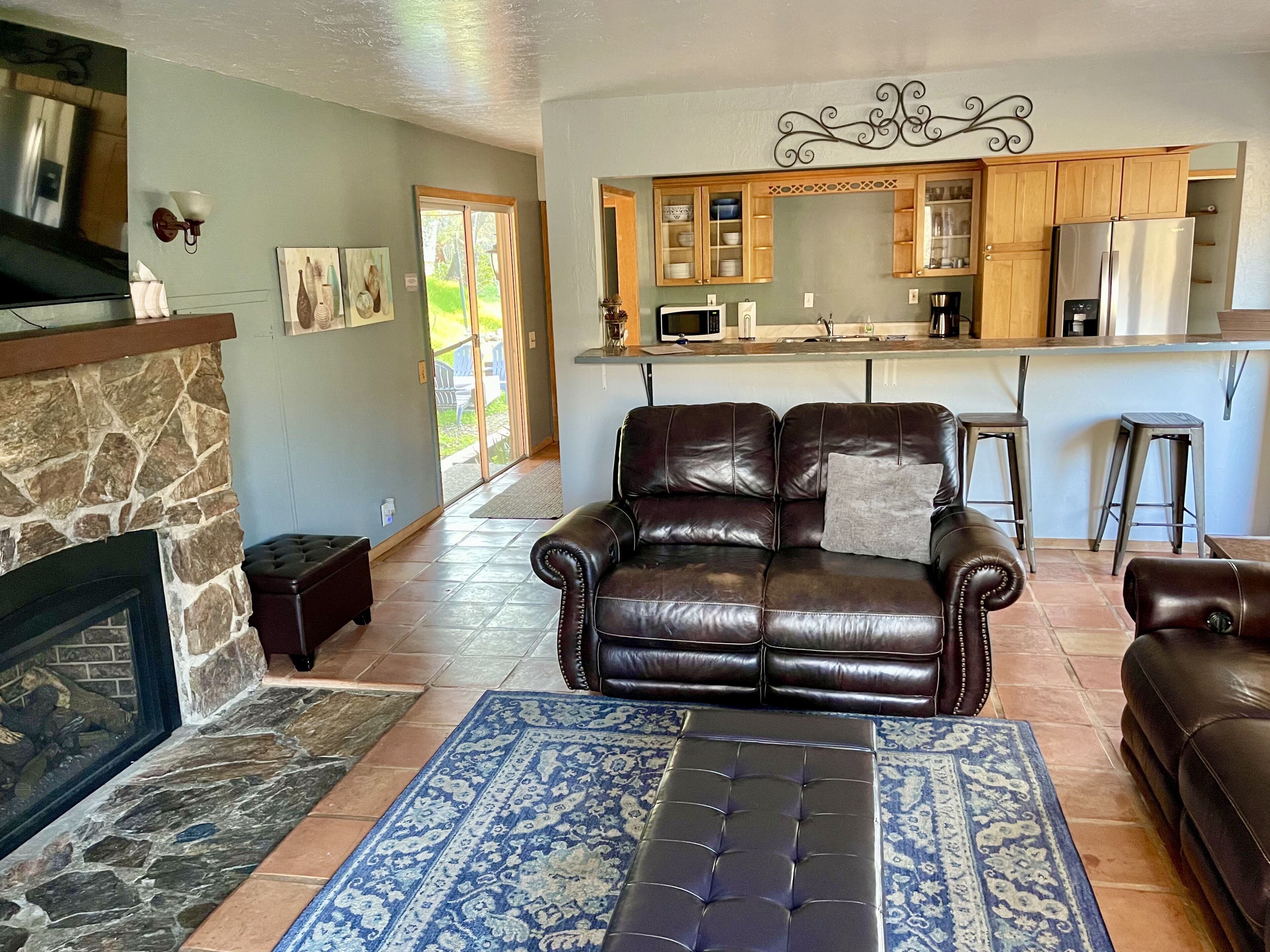 Mountain Sierra Home One Mile From National Park Entrance...with Pool!