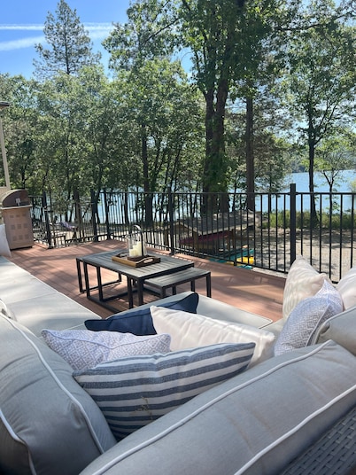 Lake Front House - Gorgeous View!!!