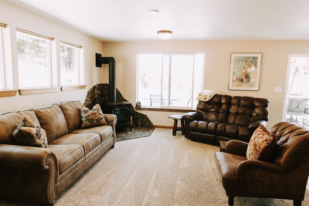 The Madrone House, Country Getaway with Panoramic Views