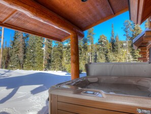 Tina de hidromasaje al aire libre