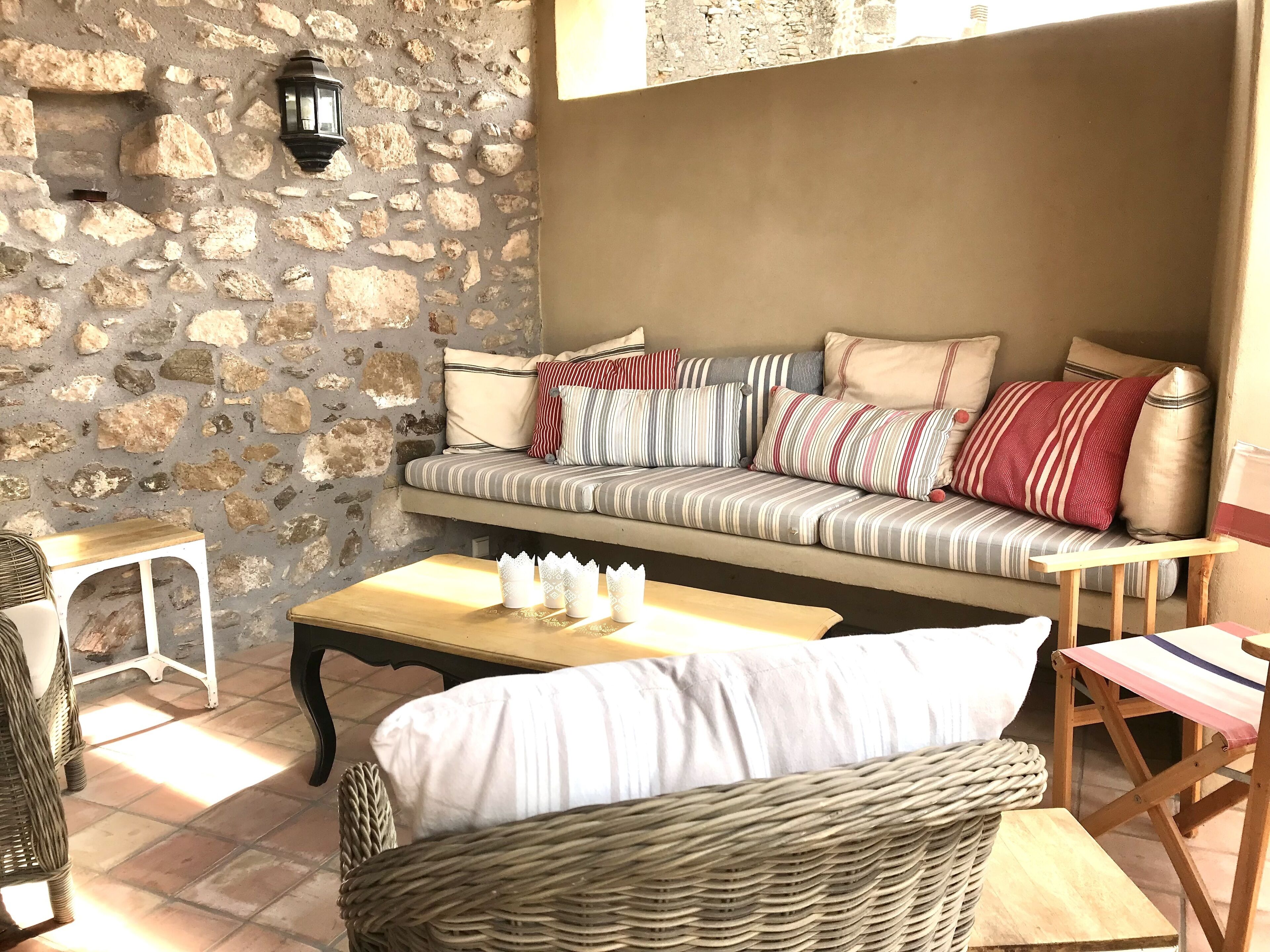 TV, caminetto, libri, biblioteca musicale