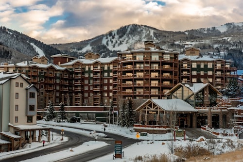 The Alpine Escape - Ski In/Ski Out, Hike, Relax All Year