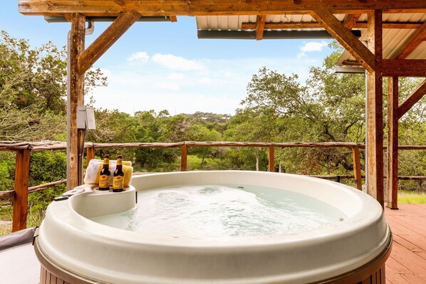 Outdoor spa tub - A perfect retreat from today's hectic pace and stressful lifestyle. Located just three miles from scenic Canyon Lake, The Cedar Cabin Retreat is a beautiful one bedroom Hill Country log cabin. (Canyon Lake)