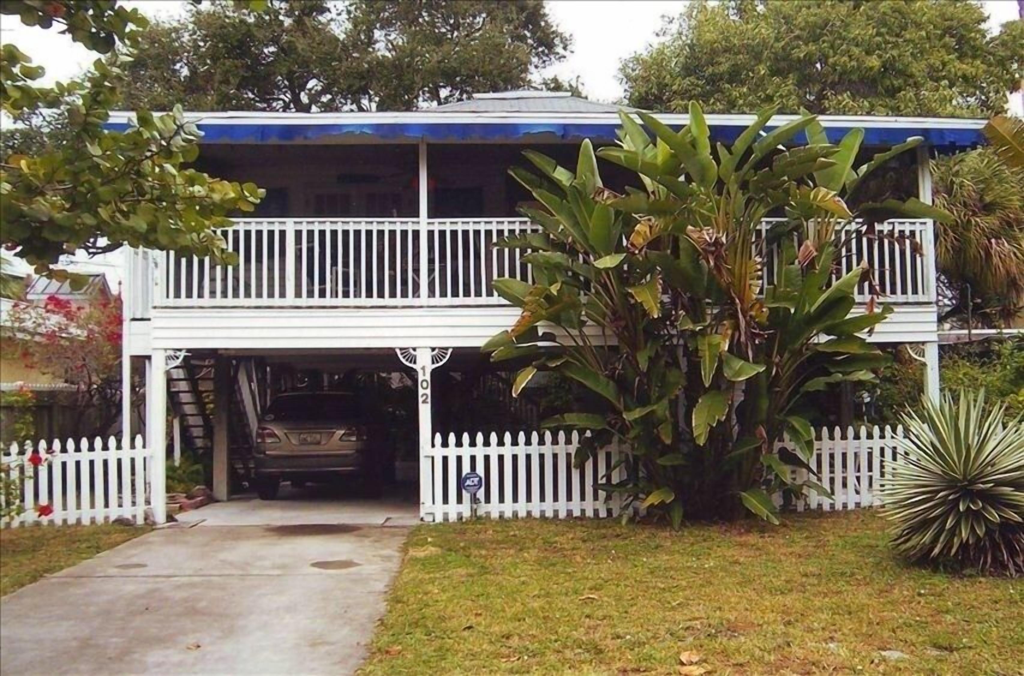 Beauty & the Beach: Less Than 100 Yards from Beach! Private Designer Home!