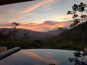 Outdoor pool - Casa Kendall Baru, Ocean Views Infinity Pool Bliss Jungle Oasis Above Dominical (Barú)