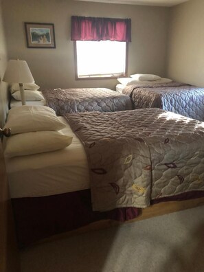 5 bedrooms, iron/ironing board, WiFi, bed sheets
