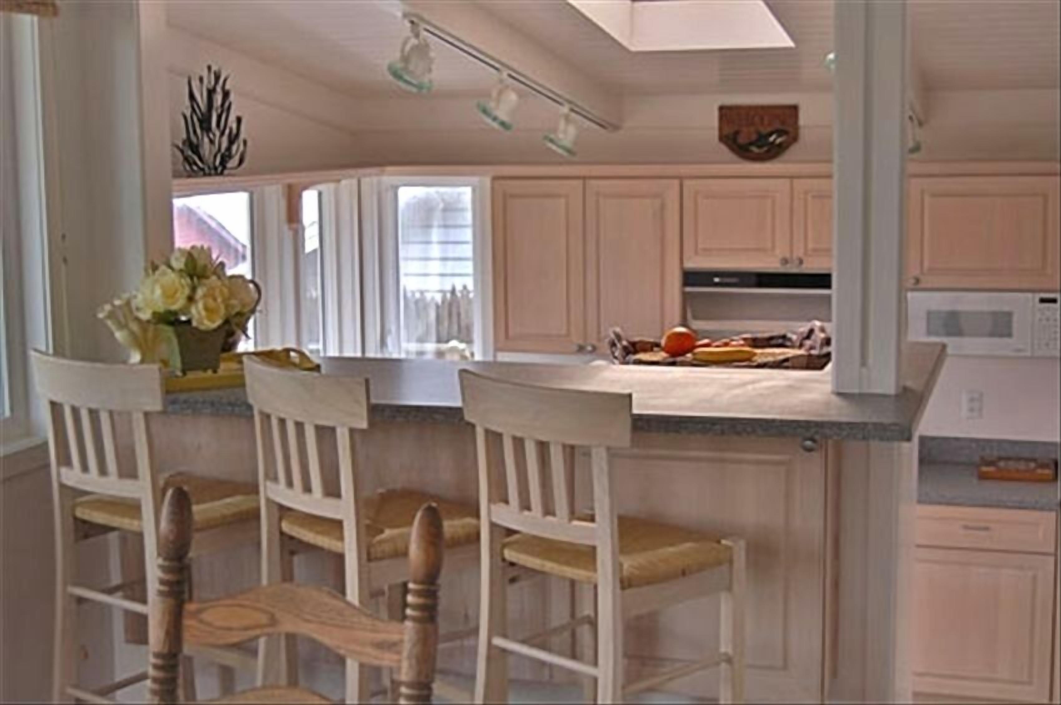 Spectacular Beach House Retreat - Renovated 2023 - 100 yards to the Beach