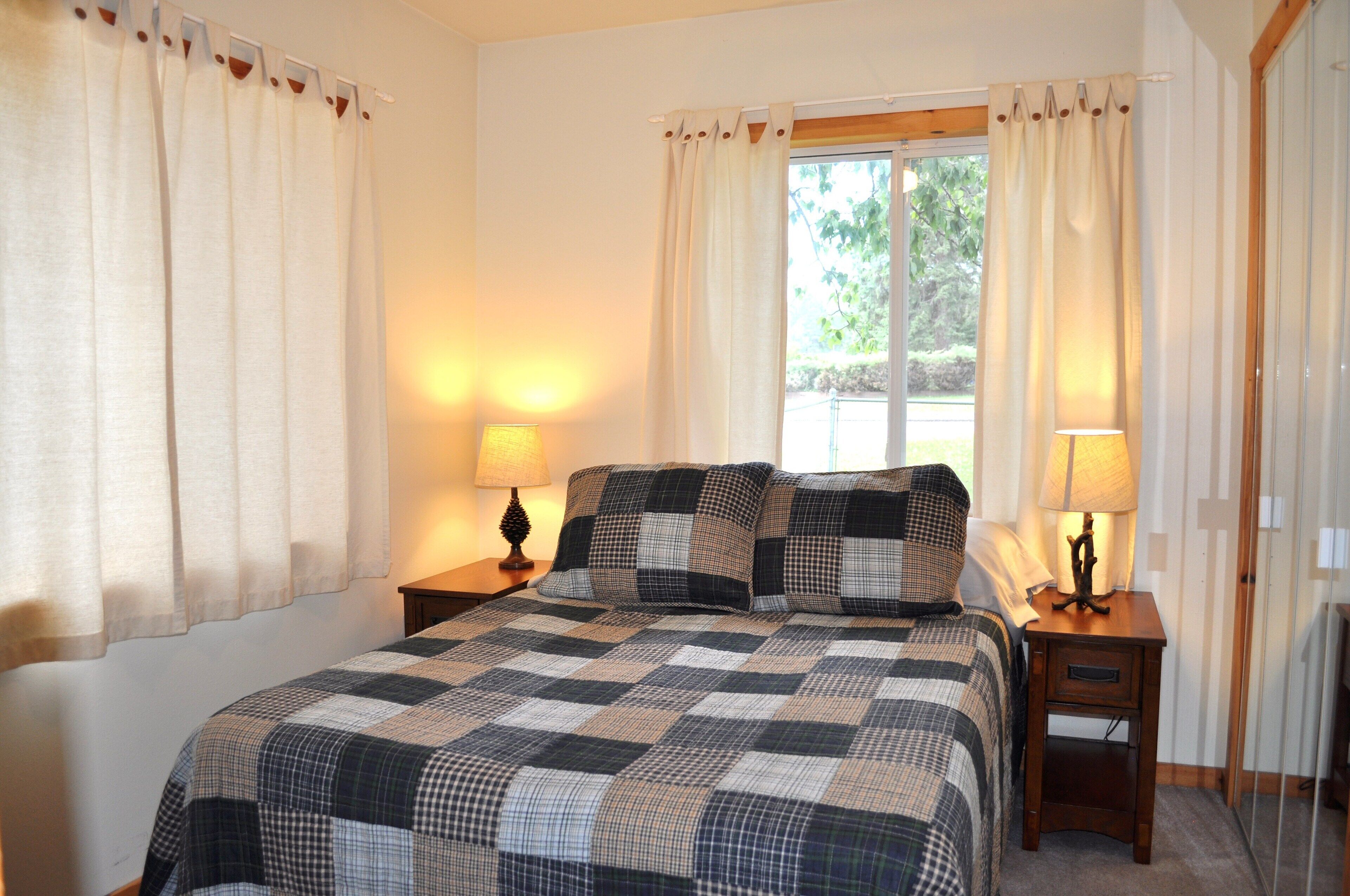 Creekside Custer Vacation Cabin