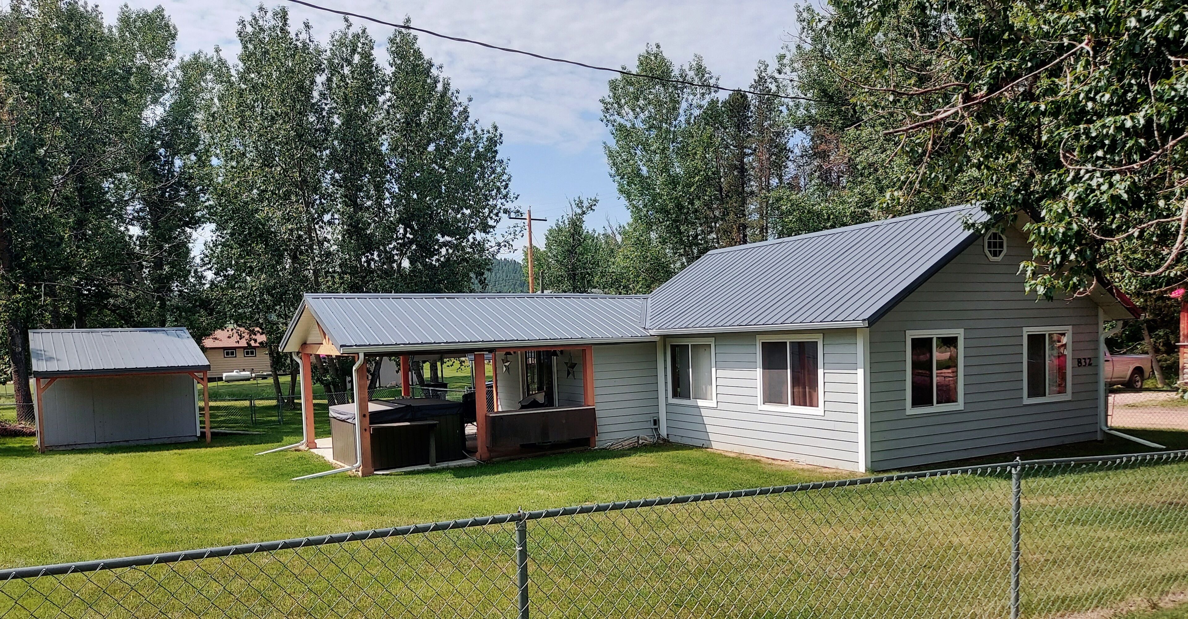 Creekside Custer Vacation Cabin