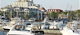 FREE 2024 6 pass. GOLF CART 3 minutes. to beach! lake views! Mins. to dining