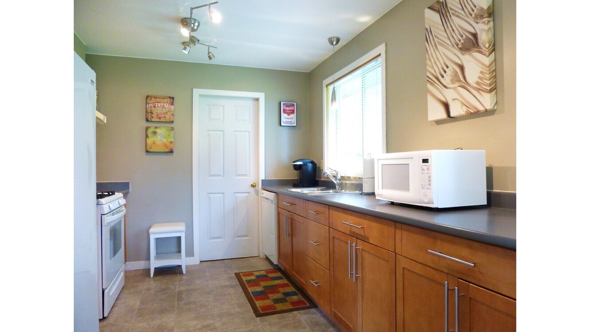 WINE COUNTRY GUEST HOUSE - Walk to Winery & Berry Farm - Spacious - Vancouver