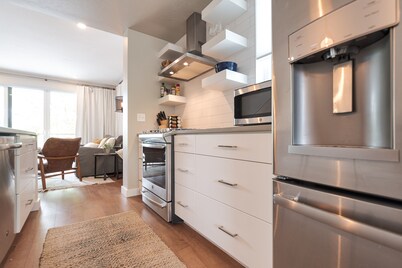 
Townhome with Stunning Views & Modern Finishes