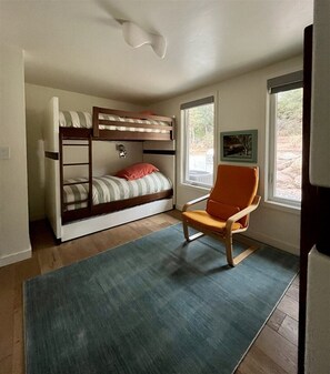 4 bedrooms, WiFi - Bluebird Day - Stargazer (Bend)