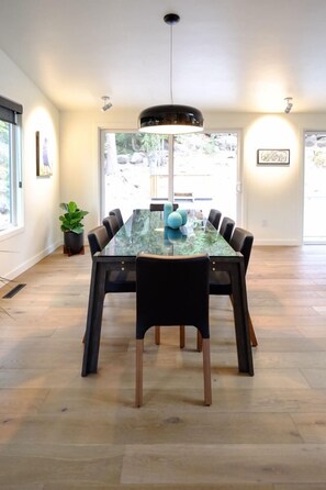 Dining - Bluebird Day - Stargazer (Bend)