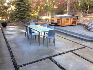 Outdoor dining - Bluebird Day - Stargazer (Bend)