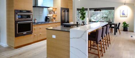 Réfrigérateur, micro-ondes, four, lave-vaisselle