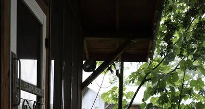 â
Folk Art HonkyTonk Museum - Pvt brm & full bath â