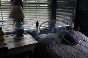 1 quarto, escrivaninha, ferros/tábuas de passar roupa, Wi-Fi de cortesia