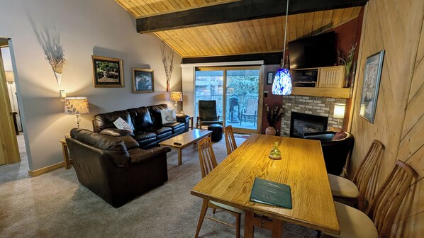 Téléviseur, foyer, lecteur de DVD