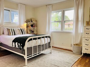 2 bedrooms, iron/ironing board, WiFi, bed sheets