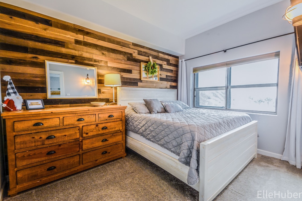 Renovated condo! Sugar’s PEAK!<br>Immaculate & Cozy! 5 ⭐️ reviews!<br>❄️⛄️⛷🎿🗻🚵💎🚂🍺🍁🍂🎃🛷⛸🥾
