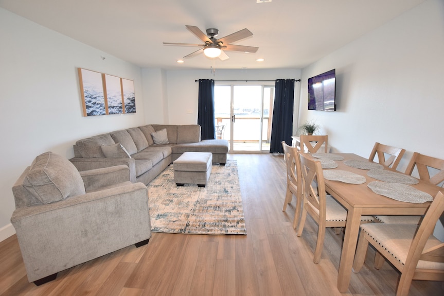 Overlooks Pt Pool-sleeps 10 3bed/2bath -2 Kings Beds - Wifi Boat Slip Available - Osage Beach, MO