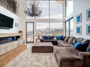 Televisión, chimenea, videojuegos, estéreo