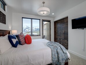 3 bedrooms, iron/ironing board, Internet, bed sheets