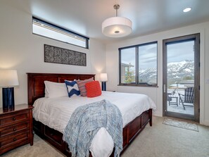 3 bedrooms, iron/ironing board, internet, bed sheets - Big Sky Vacation Rentals: Silvertip 4 Silver Peaks (Big Sky)