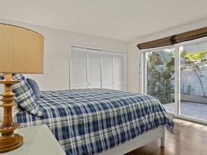 2 Schlafzimmer, Schreibtisch, Bügeleisen/Bügelbrett, Reisekinderbett