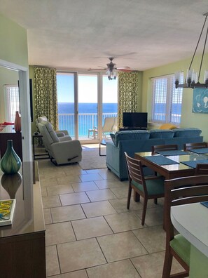 Televisio, DVD-soitin, stereot