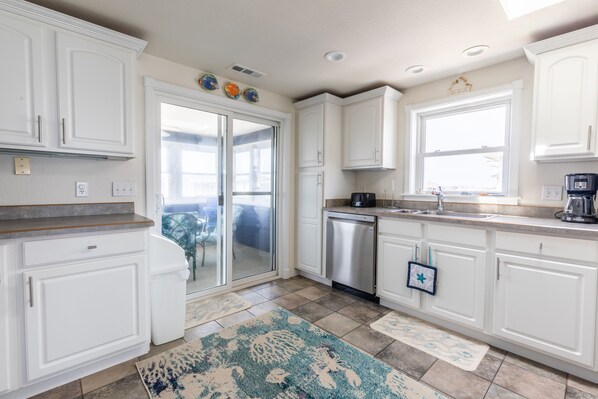 Interior - 4759- Sun Daze,  Beachfront Paradise with Pool and Hot Tub, just 20 steps to the beach (Kitty Hawk)