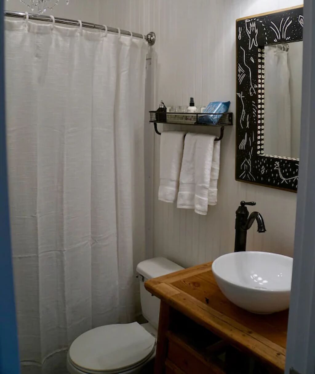 Black Dog Cabins - Round Top, TX