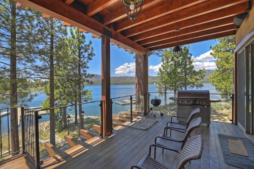 Gibralter Lakefront by Destination Big Bear : Lakefront Luxury! PET FRIENDLY 🐾! Beautiful Lake Views! Stay Entertained with a Shuffleboard & Darts! Private Dock Available!
