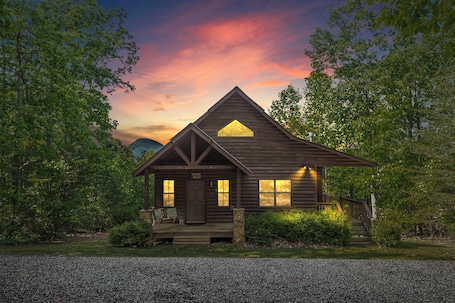 Exterior. Mountain Views!! 3 Acre privacy, Fiber Optic Internet and more!