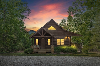 Mountain Views!!  3 Acre privacy, Fiber Optic Internet and more!
