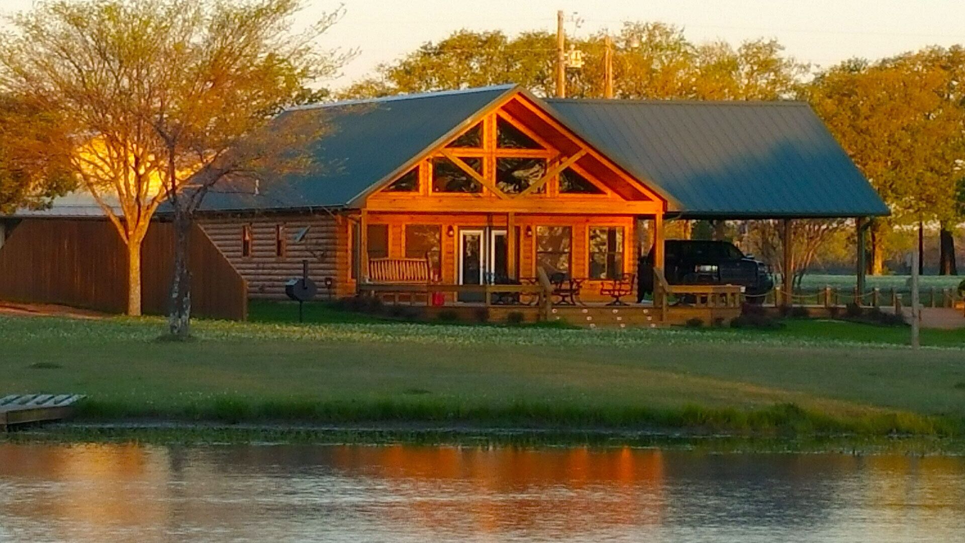 No. 1 Top-Rated Waterfront Lodge on Lake Fork Pet Friendly