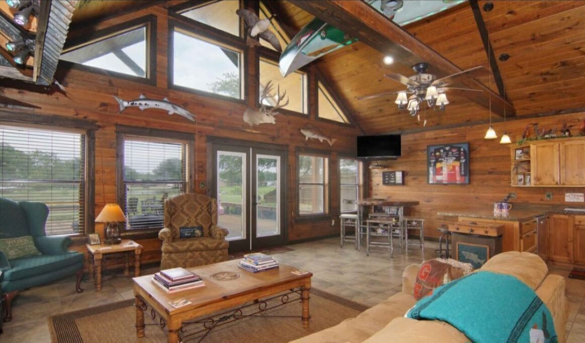 No. 1 Top-Rated Waterfront Lodge on Lake Fork Pet Friendly
