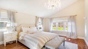 4 slaapkamers, een strijkplank/strijkijzer, gratis wifi, beddengoed