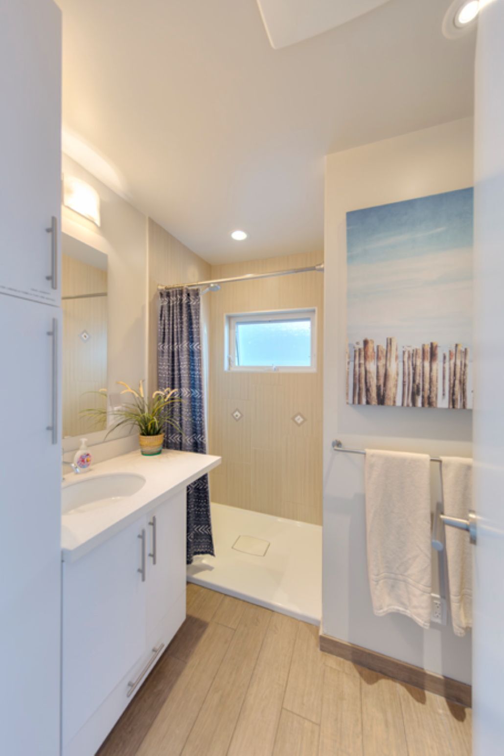 Combined shower/bathtub, hair dryer, towels, soap