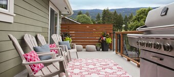 Happy Ever Active Hideaway with Large Deck & Lake View - Oyama, Lake Country