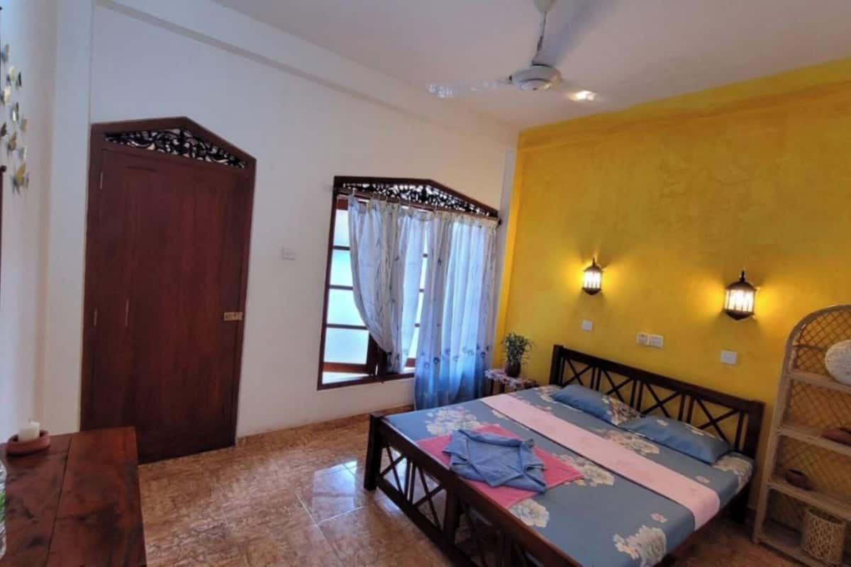 Standard Double Room, 1 Queen Bed, Non Smoking | Blackout drapes, free WiFi, bed sheets