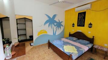 Blackout curtains, free WiFi, bed sheets
