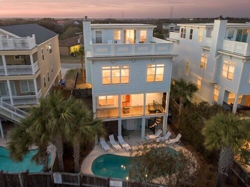 'Beach Daze'~ ELEVATOR, PRIVATE POOL, ROOF TOP WITH OCEAN VIEWS