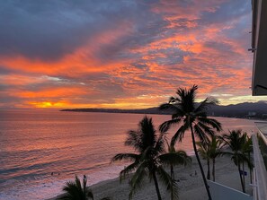 On the beach, beach towels - Beautifully decorated Beachfront/Oceanfront Luxury Condo in Bucerias  (Bucerias)