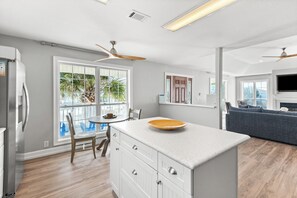 Interior - Anne’s Island Girl 🌊 Gulf View Home w/ Private Pool | Tiki Bar | Pet Friendly (Pensacola Beach)