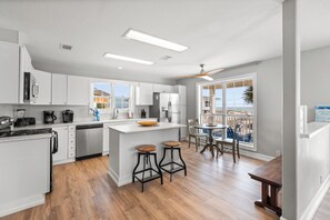 Fridge, microwave, oven, stovetop - Anne’s Island Girl 🌊 Gulf View Home w/ Private Pool | Tiki Bar | Pet Friendly (Pensacola Beach)