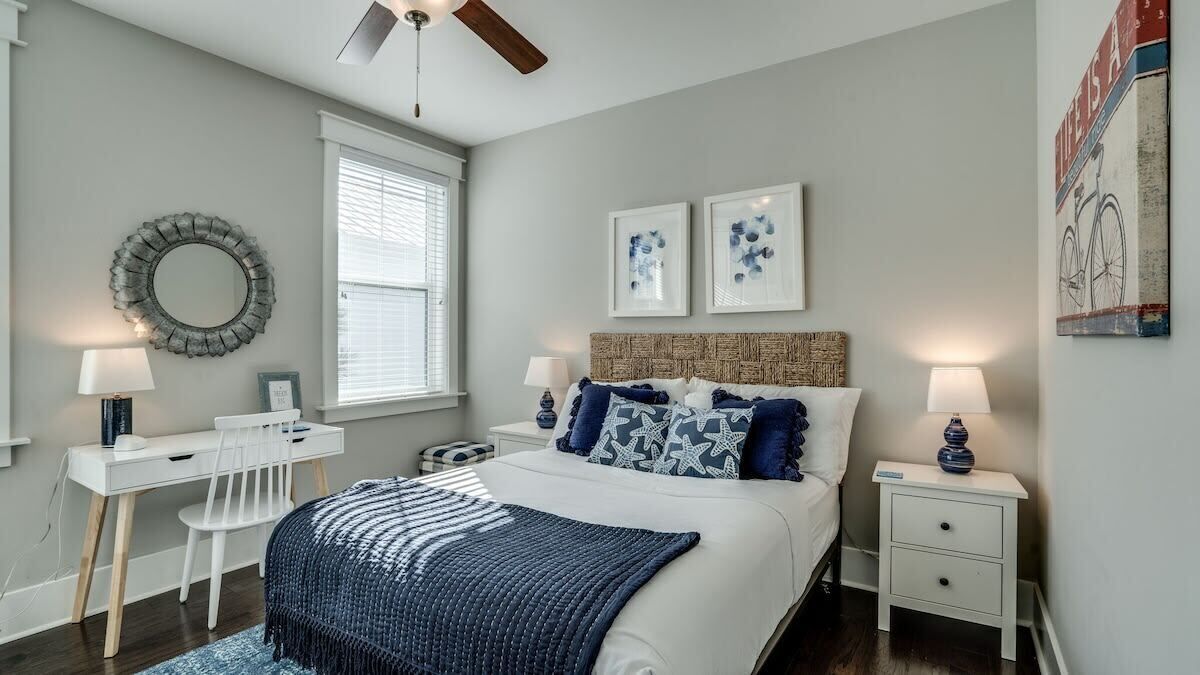 4 habitaciones, tabla de planchar con plancha, wifi y ropa de cama 