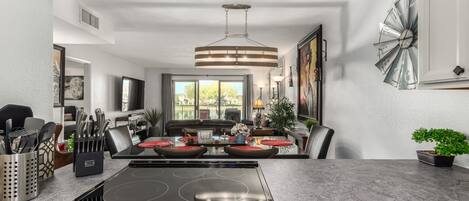 ثلاجة، ميكروويف، فرن، موقد طهي مسطح